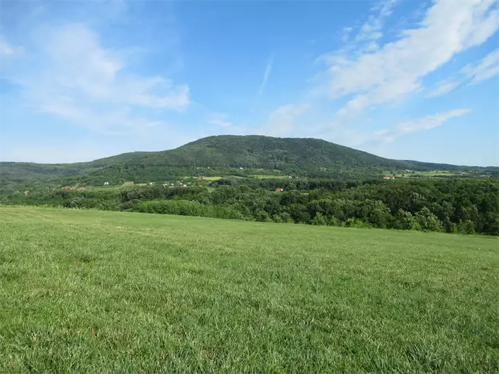 Pogled na Kosmaj i šumadijske planine u daljini