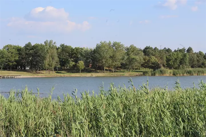 Oblačinsko jezero u srcu prirode